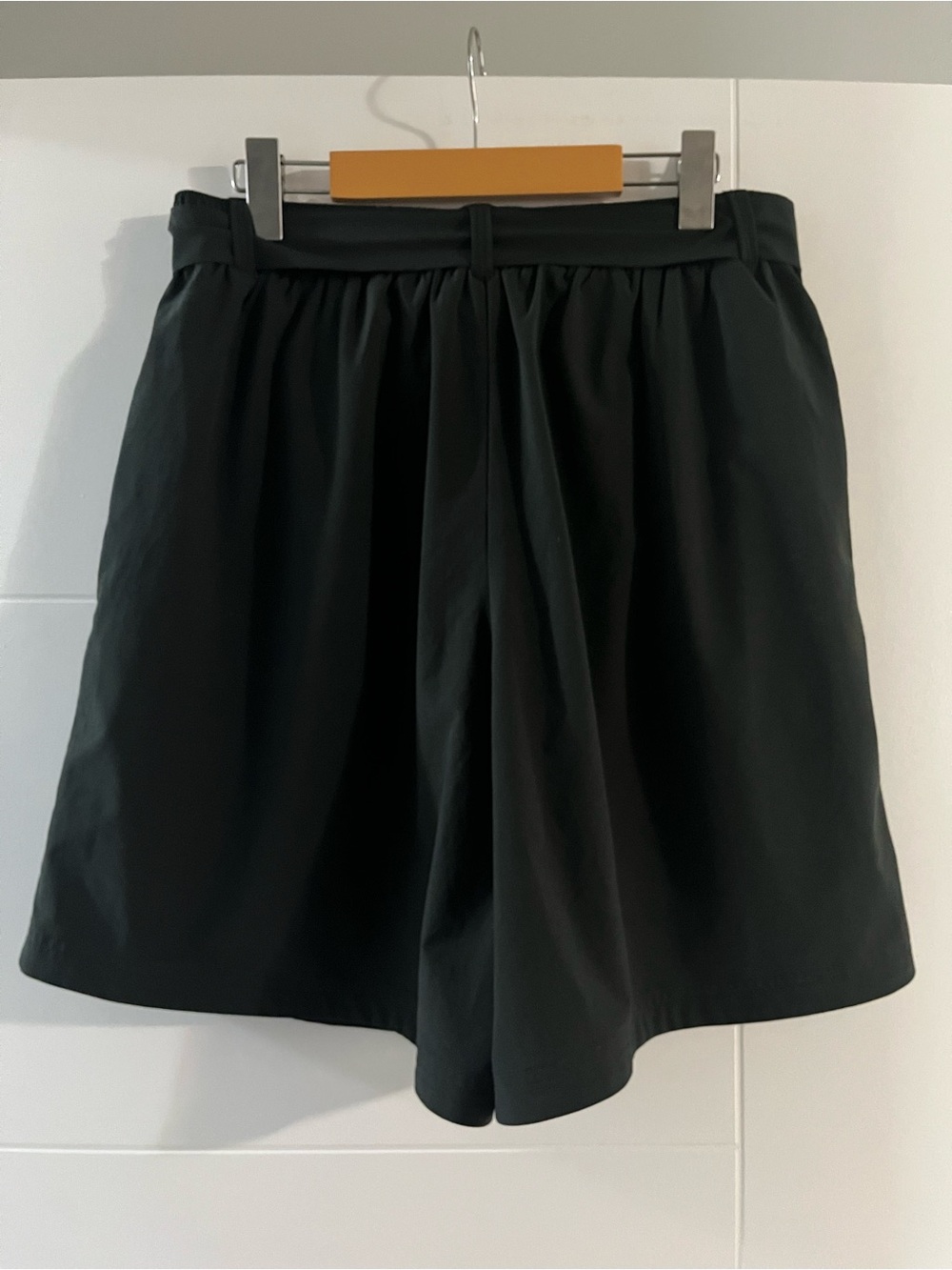 Royal Robbins Black Tie-Waist High Waisted Shorts - Picture 5 of 6
